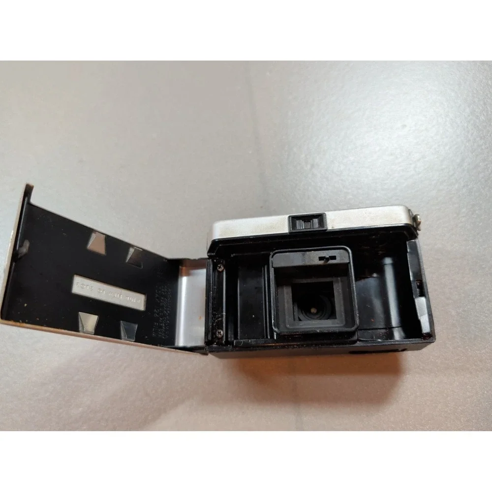 Vintage Kodak Instamatic 100 Camera Outfit w/ Original Box‎ Untested As-Is